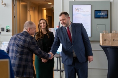 Piotr Stefaniak - p.o. Dyrektor GUP oraz jego zastępczyni Angelika Misiewicz witają gości.